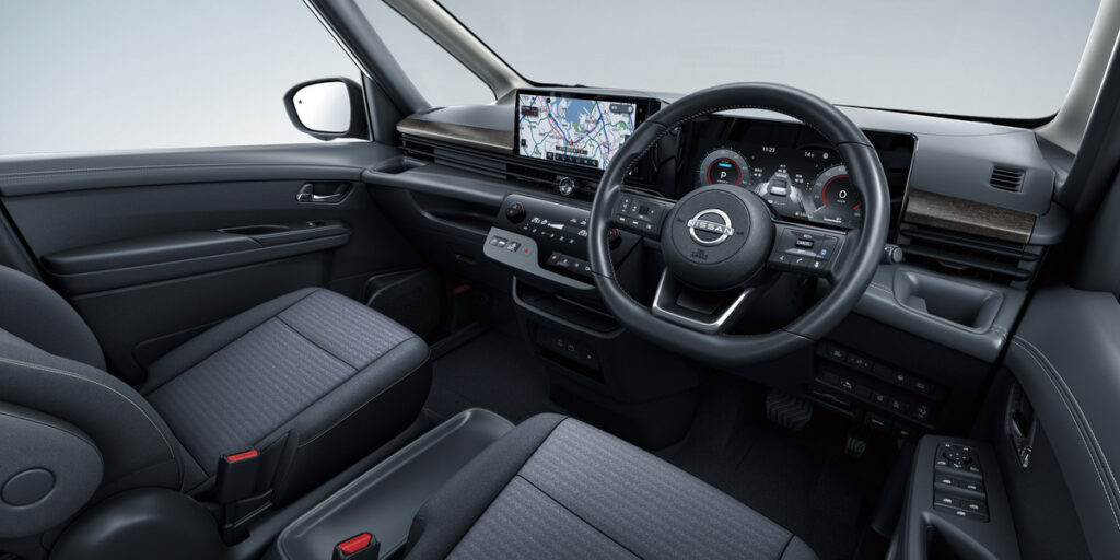 Nissan Serena e-POWER Highway Star V with Black interior