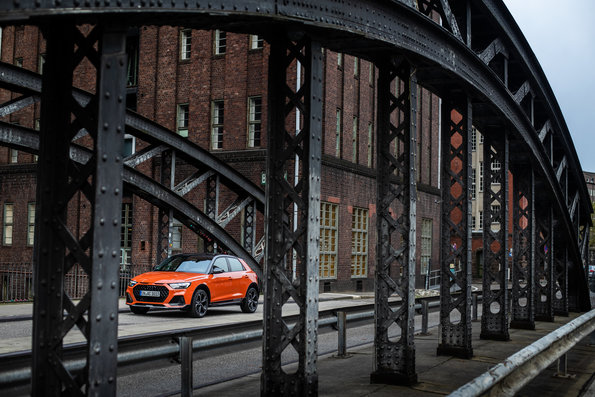 Audi A1 citycarver Colour: Pulse orange