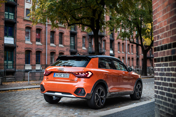 Audi A1 citycarver Colour: Pulse orange