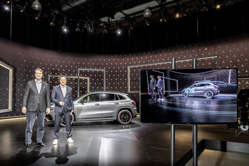 The new Mercedes-Benz GLA celebrates its digital world premiere on Mercedes me media